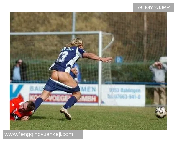 足球明星不满时的经典鄙视手势瞬间回顾与解析 足球明星不满时的经典鄙视手势瞬间回顾与解析